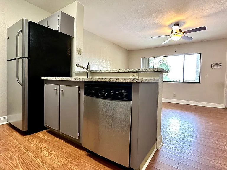 1632 Meadows Cir W — Photo 5