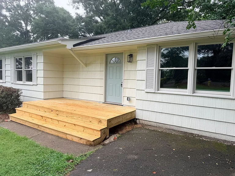 621 Greenhill Dr — Photo 2