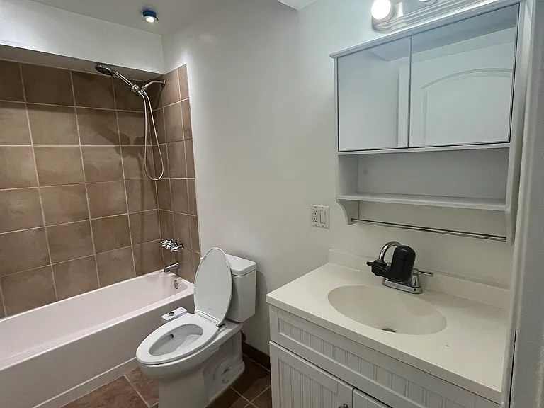 7307 Haskell Ave #4 — Photo 21