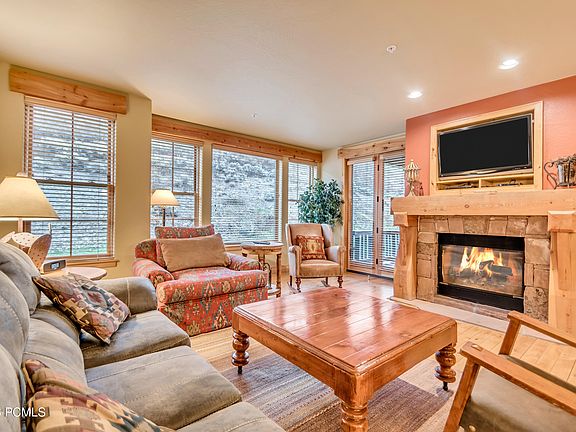 3rd image of 2900 E Deer Valley Dr