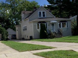 435 S Riverside Dr, Villa Park, IL 60181