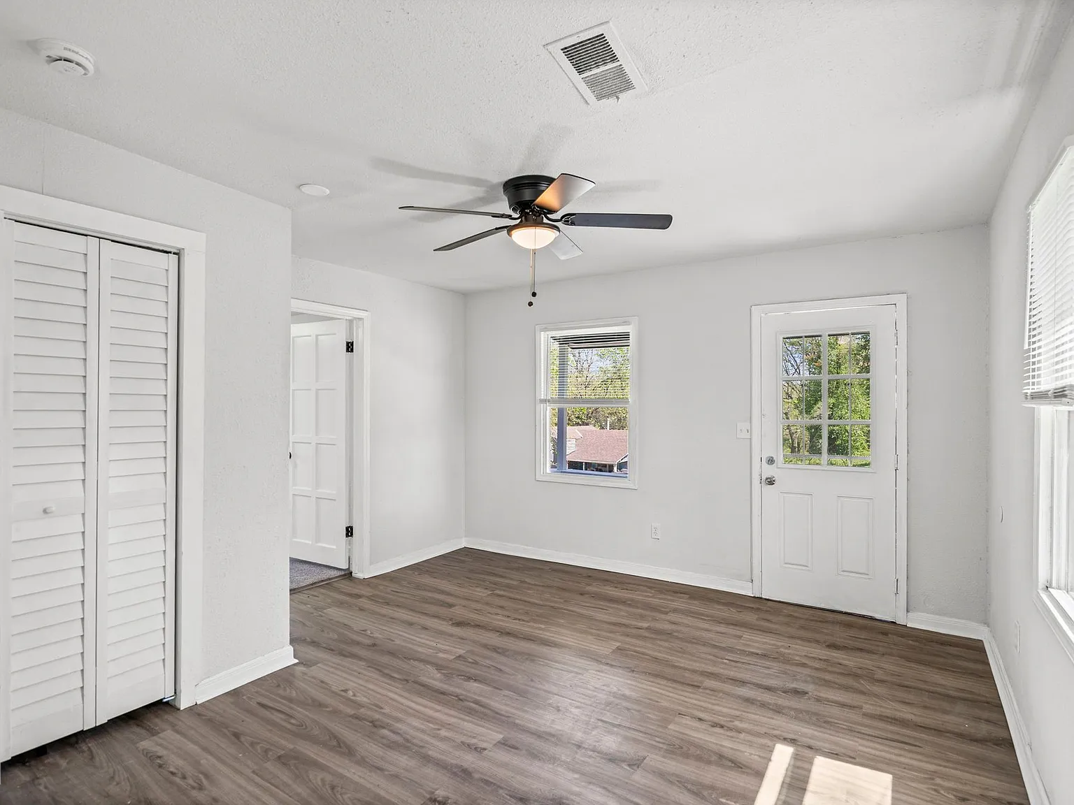3 bed, 2.0 bath, $1,650 — Photo 2