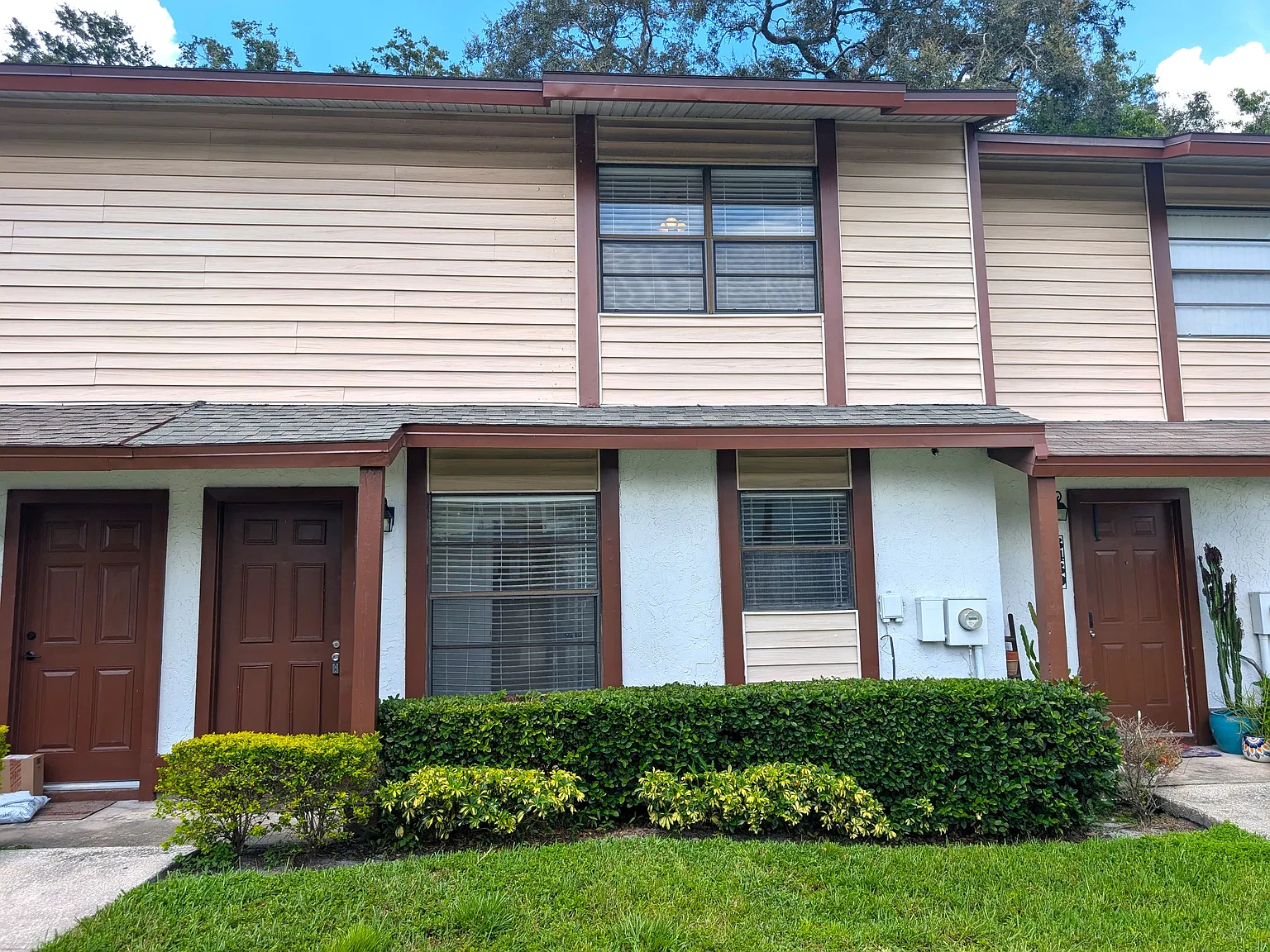 Stunning 2BD/2.5BA Oak Trail Townhome with Private Yard, Pool & Updated Kitchen! — Photo 1