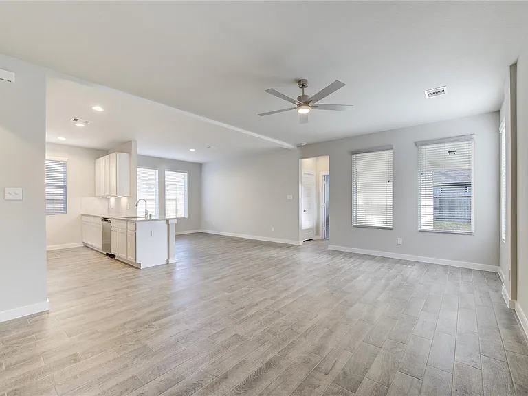 2623 Finley Ln — Photo 4
