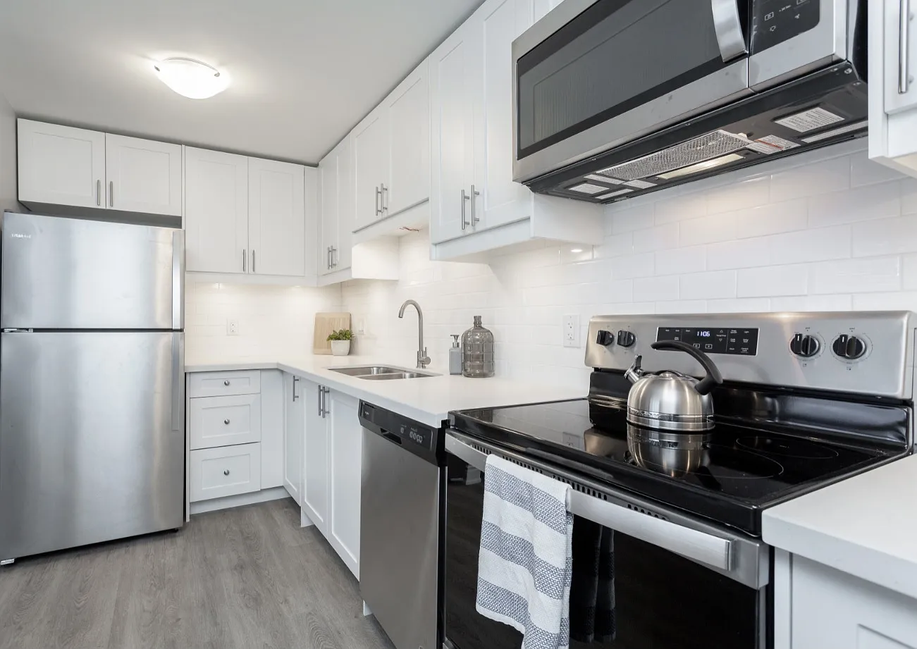 75 Carling Street — Photo 1