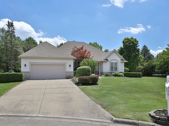 3rd image of 5808 Victoria Ct