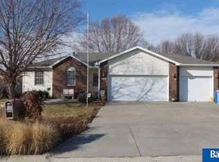 1920 Arctic Dr, Lincoln, NE 68521