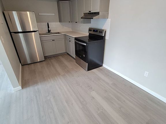 3rd image of 3539 Heatherton Dr APT 12