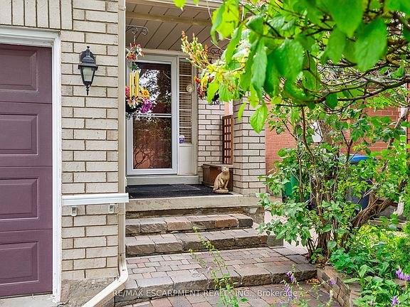 2nd image of 16 Whiteface Cres