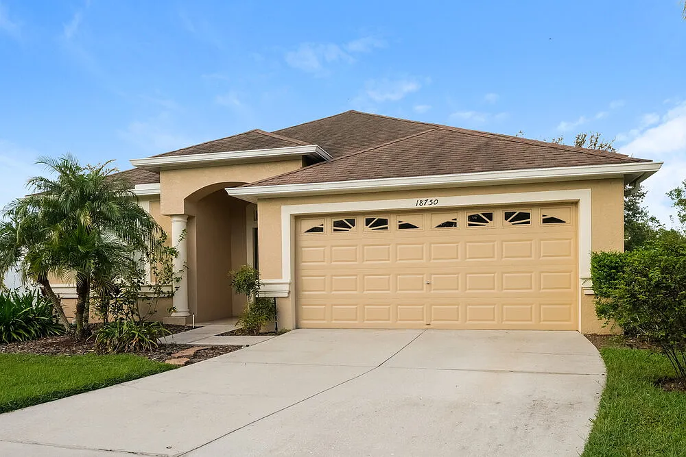 3 bed, 2.0 bath, 1702 sqft, $3,930 — Photo 3