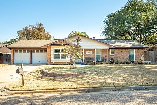 1st image of 803 Cherry Laurel Ln