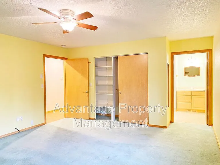 1340 SW Timian St — Photo 21