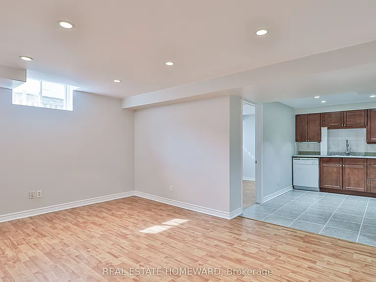168 Wainscot Ave #LOWER — Photo 9