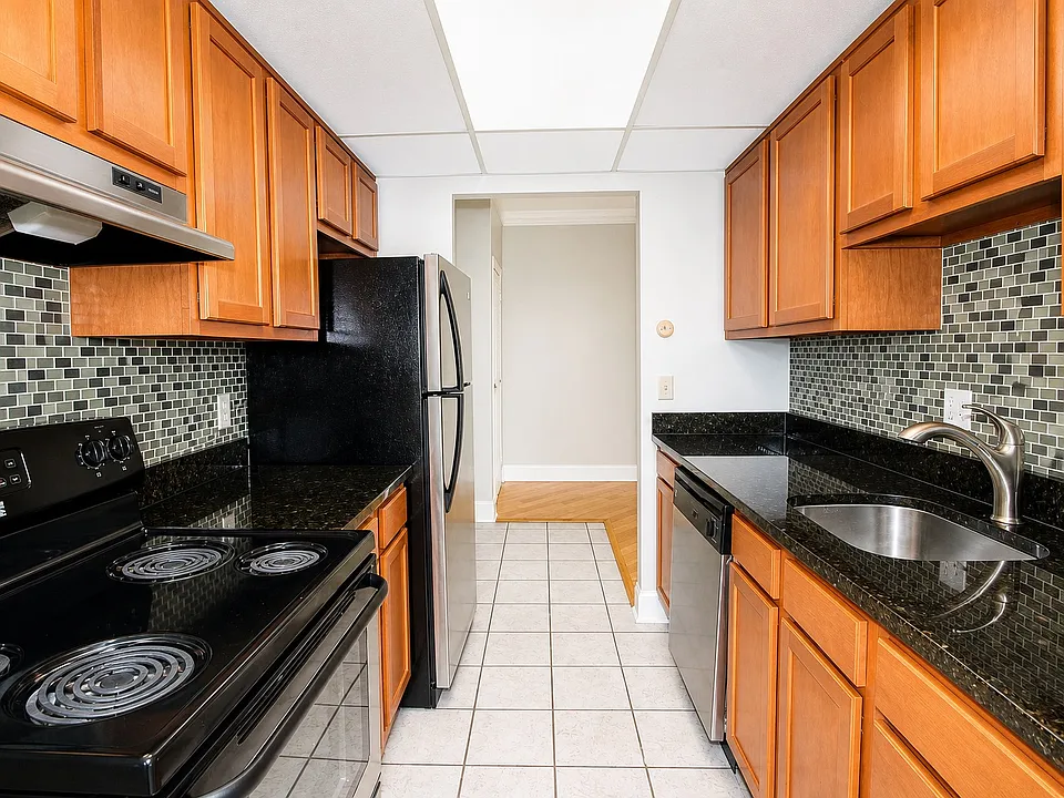 1088 Greentree Rd
