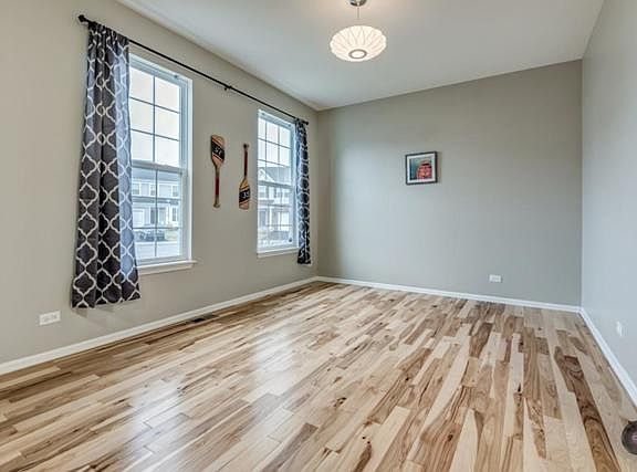 3rd image of 5727 Northwood Ave