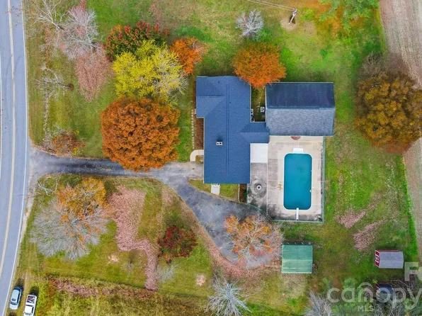 1404 Old Mill Rd, Lincolnton, NC 28092