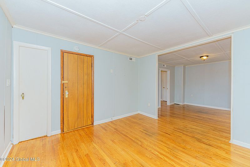 4th image of 807 7th Avenue