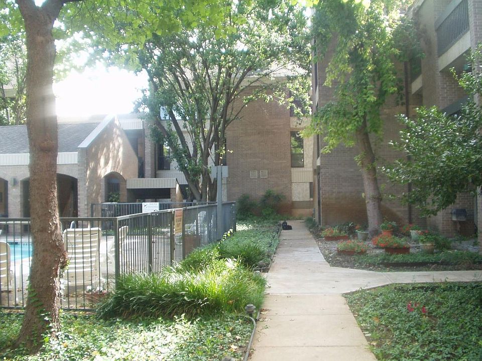 2nd image of 600 NW 4th St APT 318