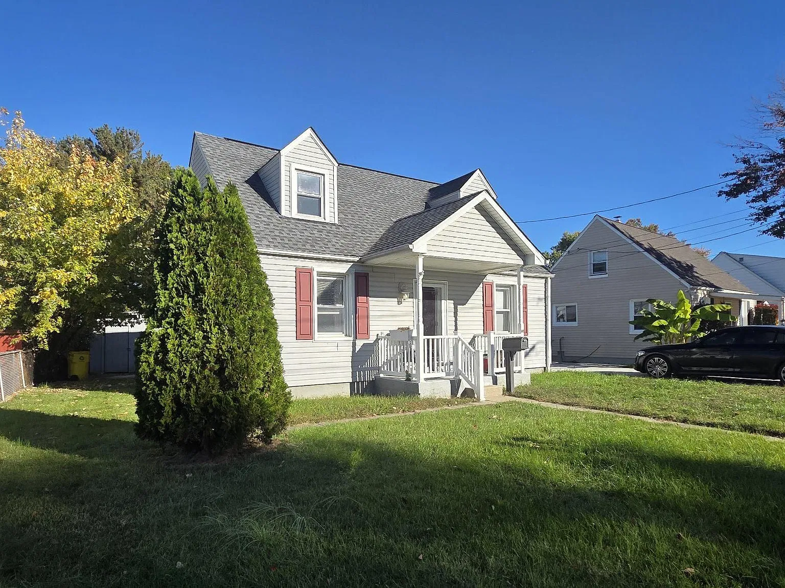 3 bed, 1.5 bath, 1080 sqft, $2,300 — Photo 2