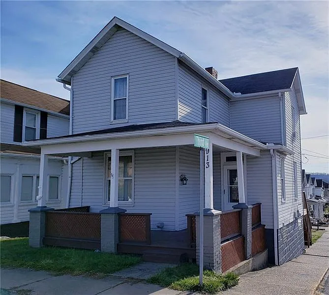 913 4th St photo 1