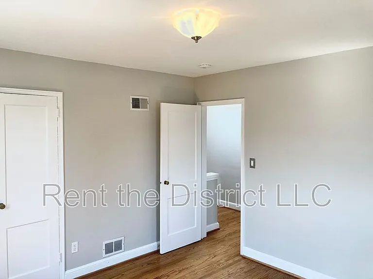 4819 8th St NE — Photo 11