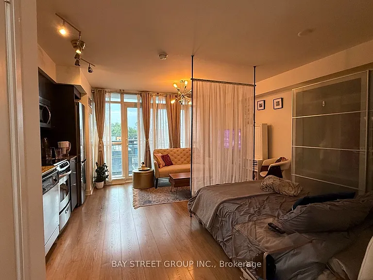 775 King St W #418 — Photo 3
