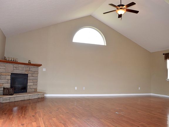 5th image of 4558 Creekside Dr