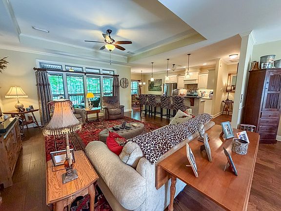 4th image of 107 Littleleaf Ct