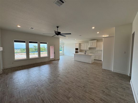 3rd image of 128 Passenger Way