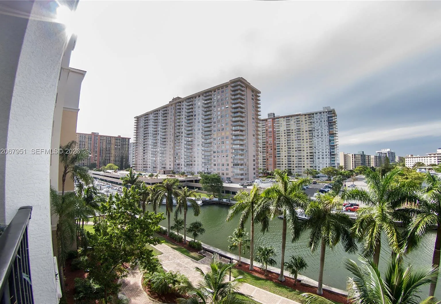 Porto Bellagio Condo — Photo 4