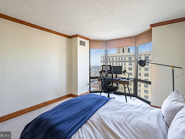 2018 Walnut St #17J — Photo 11
