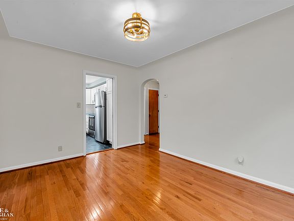 4th image of 796-798 Harcourt Rd