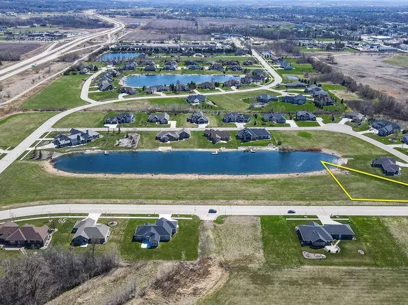 1060 Ducharme Pkwy #49, Fond Du Lac, WI 54935