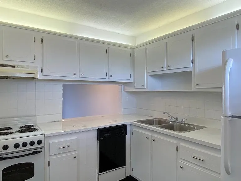 2640 S Garden Dr #301 — Photo 22