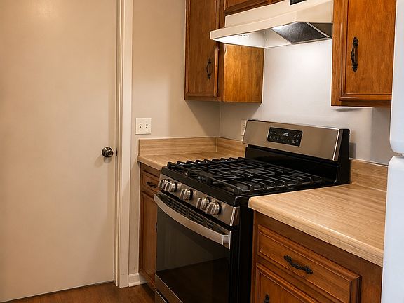 4th image of 156 George Scott St