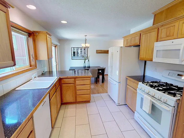 5418 NE 25th Ave — Photo 6