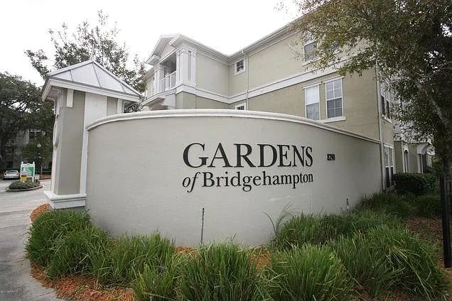 8290 Gate Pkwy W #910 — Photo 1