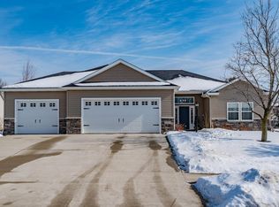 2227 Blue Harbor Dr, Fort Wayne, IN 46804