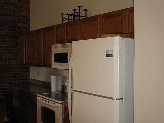 4th image of 1101 E Broadway #202