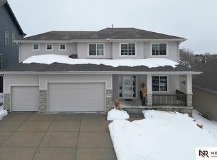 18214 Dewey Ave, Elkhorn, NE 68022