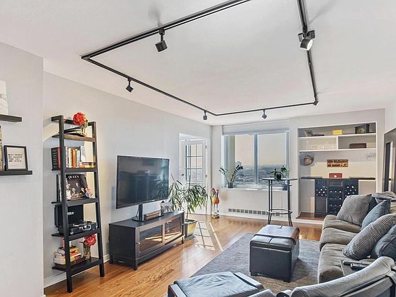 3rd image of 604 S Washington Sq APT 2015