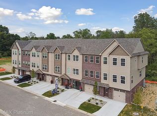 1691 Pinecroft Ln, Howell, MI 48855