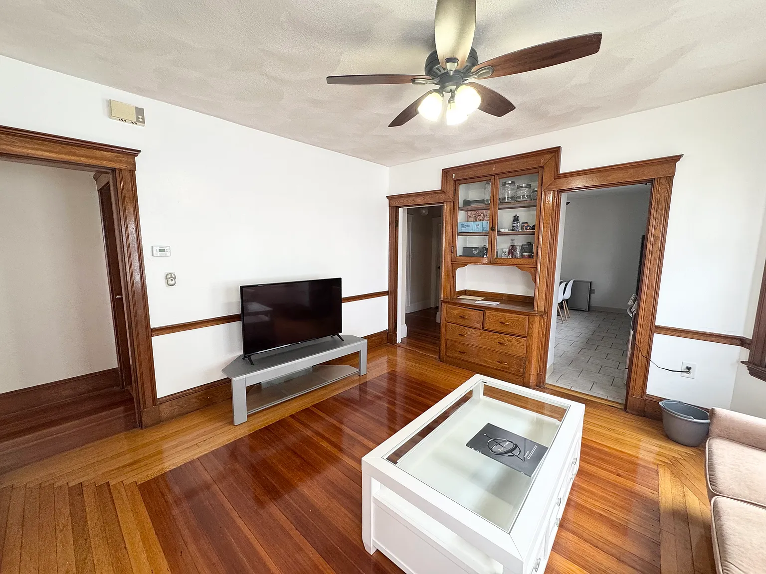 3 bed, $1,200 — Photo 2