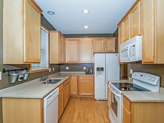 5th image of 11279 Beechwood Ln