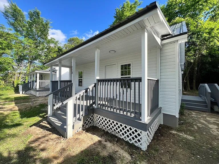 110 E Dewey St — Photo 11