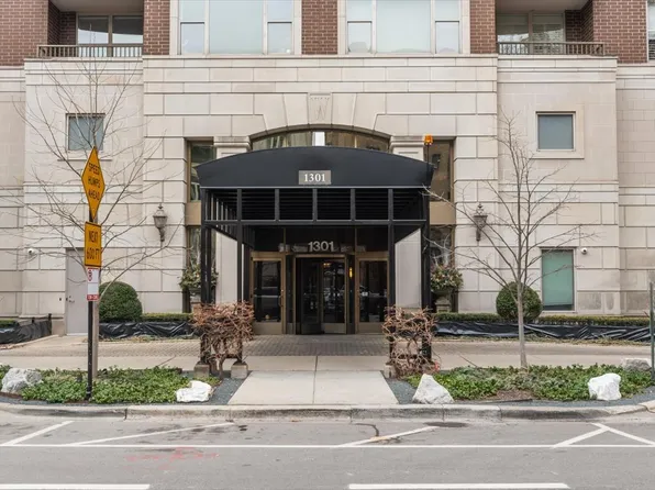 1301 N Dearborn Pkwy #1306, Chicago, IL 60610