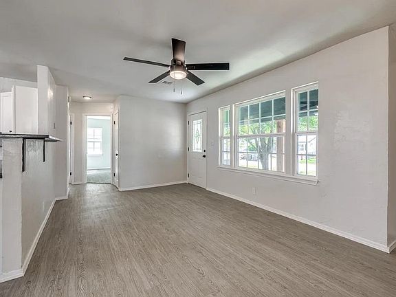 5th image of 3923 SE 10th Pl