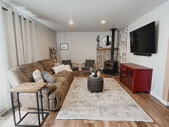 5th image of 73 Hacienda Dr