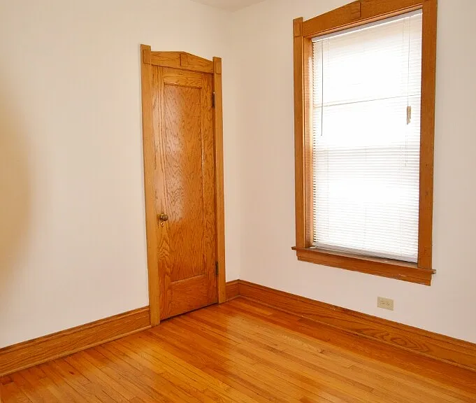 2118 W Berteau Ave #2 — Photo 7