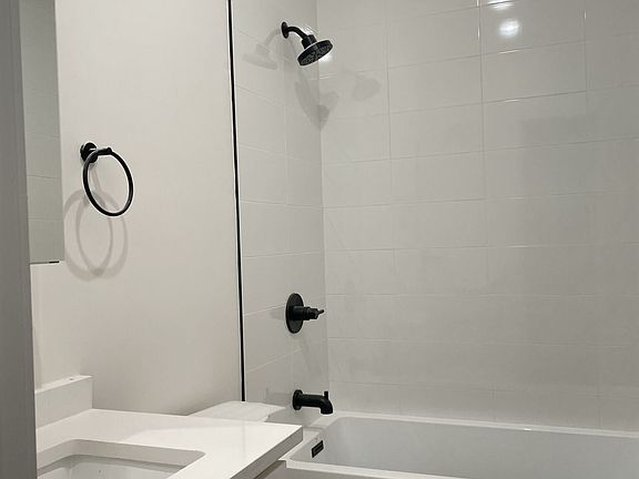 landlord_unit_photo_55845619_5